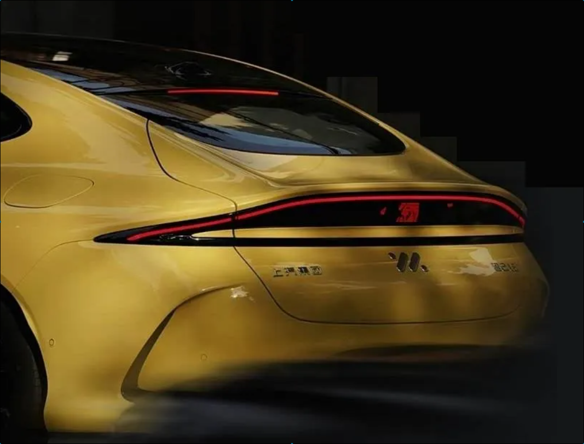 聚(ju)飛光電(dian)直顯ISD屏助力(li)智己LS6共創交互智慧燈語